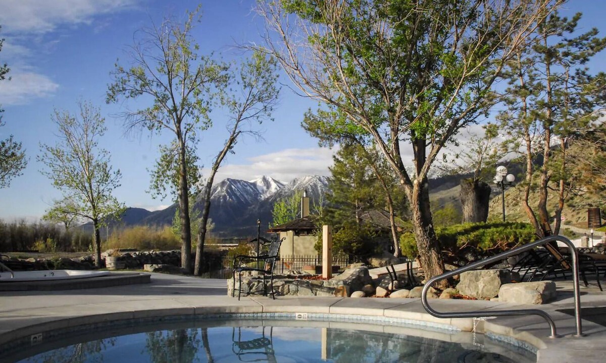 Genoa Hotel | 2 Units with 2 Queen Beds | Modern Stay w/Historic & Therapeutic Hot Springs
