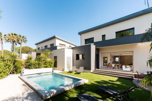 Le Grau-dʼAgde Villa | 2 Villas Beach Pools Large groups