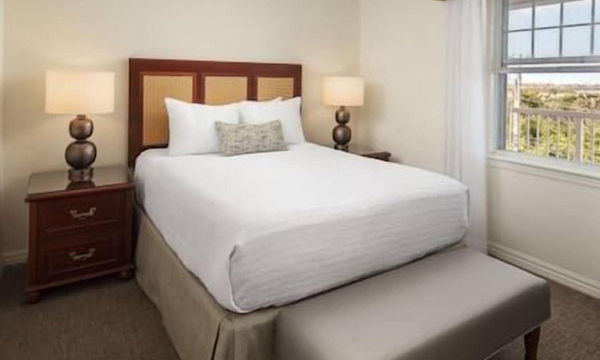 Key West Hotel | 2 Windward Point Beachfront Resort, Hot Tub, Pool