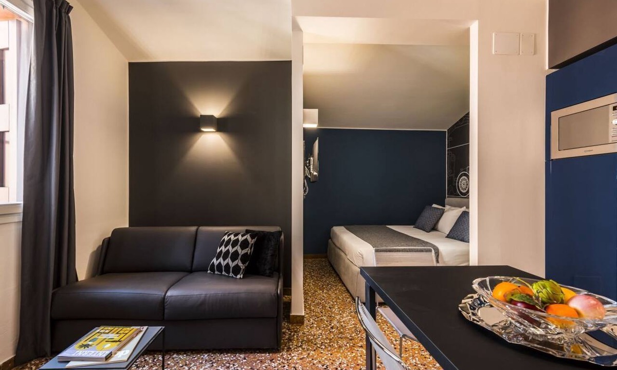 Historic Center Apartment | 20 - Elegance Studio -Spaghetti Chair Design G. Belotti