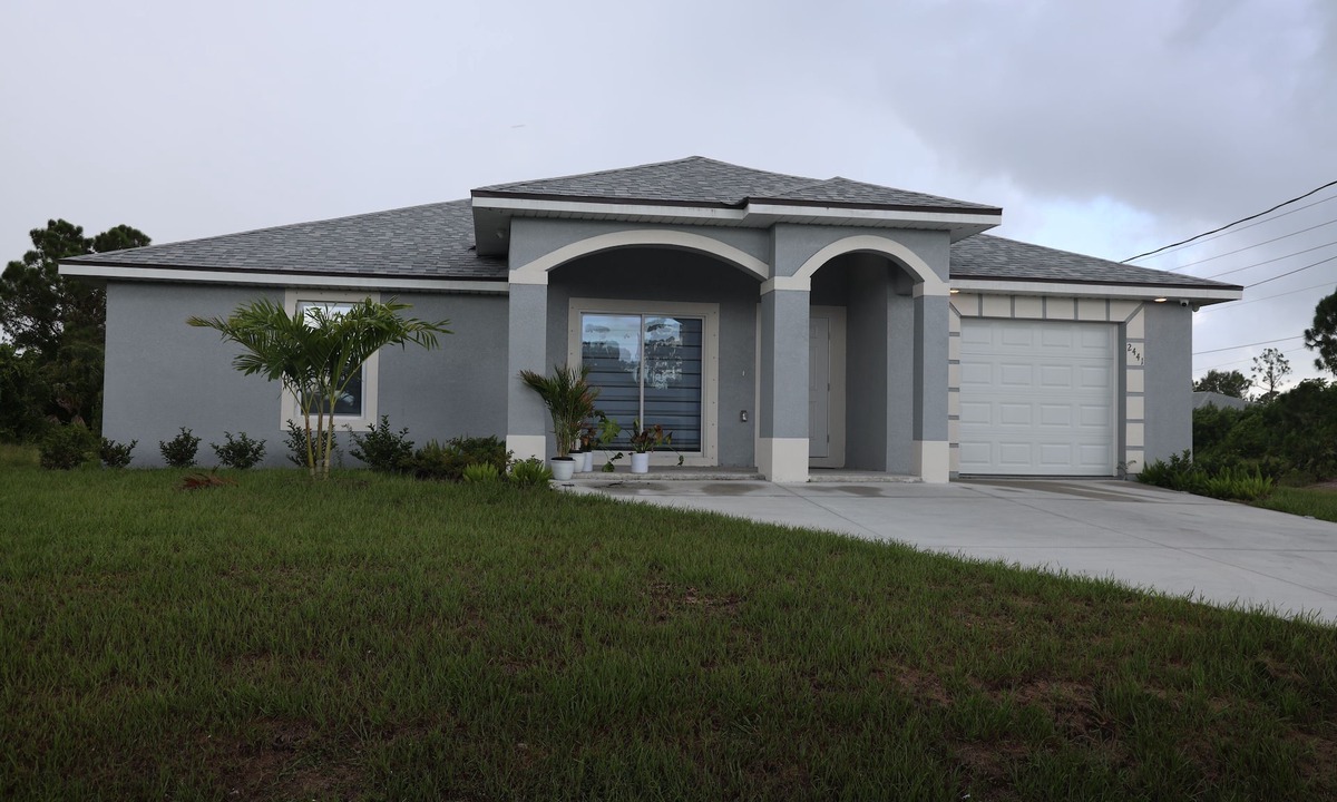 Westminister House | 20 Minutes from RSW Airport! Family Friendly Home with a Game Room