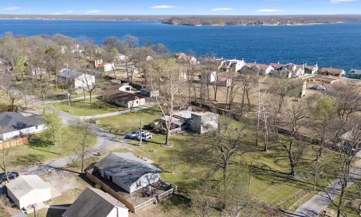 Vinita House | 20% Off Select June Dates-Lake View Getaway- Sleeps 8