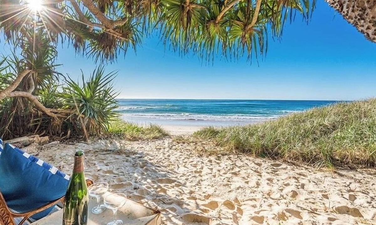 New Brighton House | 20 Steps - STUNNING Beachfront RETREAT. Private beach access. North Byron