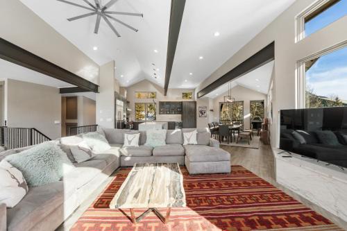 Keystone Villa | 200 Caravelle Drive : 3
