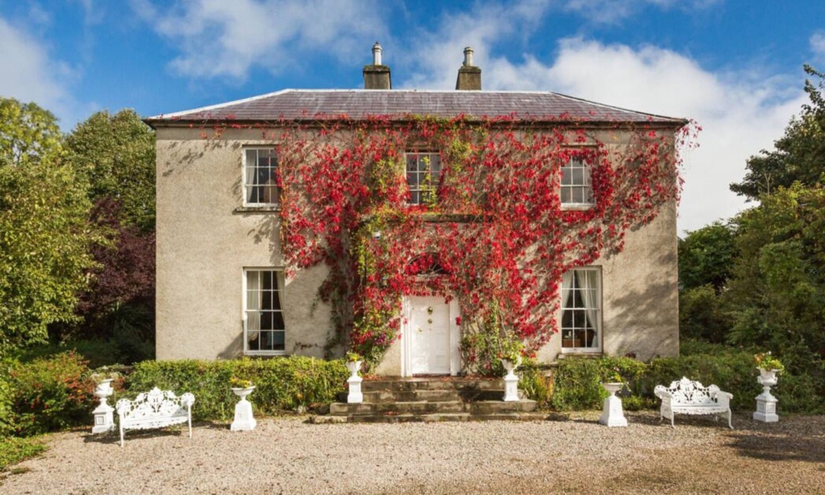 Fahan House | 200 yr old Georgian house located in beautiful Co Donegal 10 mins from beach