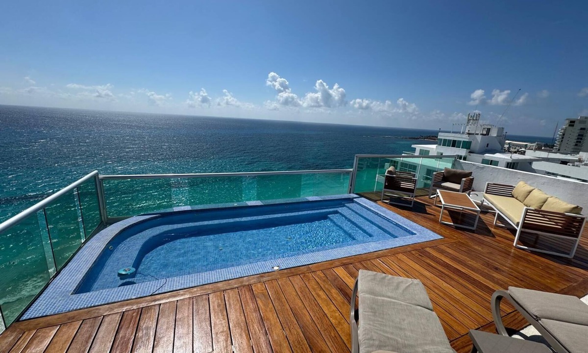 Zona Hotelera Condo | #2000 – 2 Private Pools, Cancun Resort Condo Rental, Beachfront! Tim’s Condos