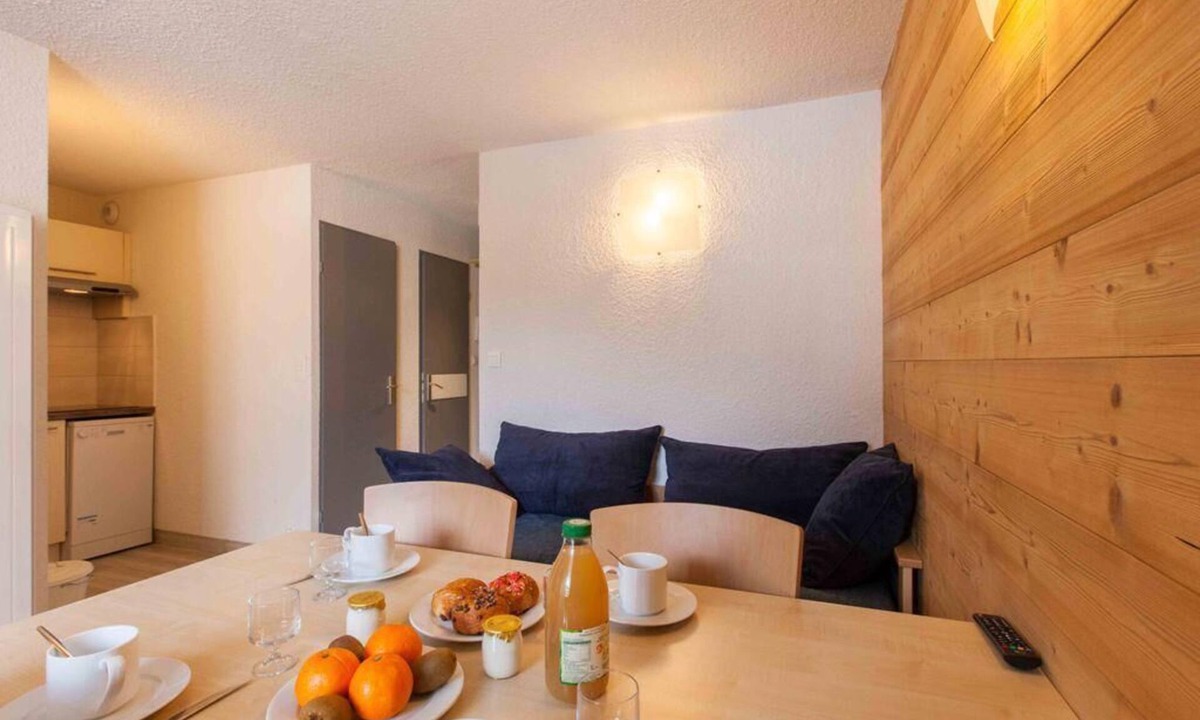 Briancon Apartment | 200m from resort center, 3rd floor, balcony, tv, ski locker, 29m², Serre Chevalier