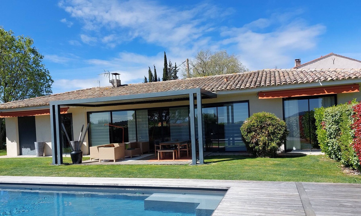 Meyreuil Villa | 200m2 architect-designed villa near Aix-en-Provence