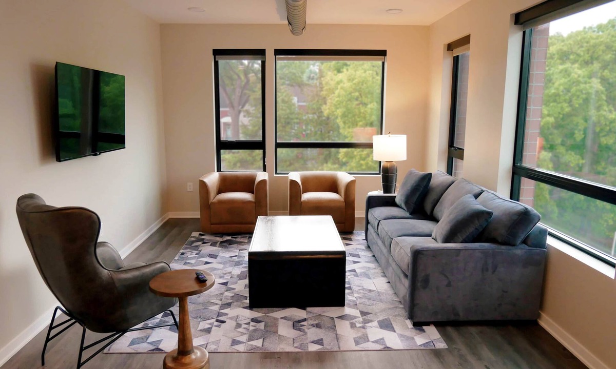 Downtown Omaha Apartment | #201 Spacious Boutique Apt, Near UNMC, Blackstone, Midtown