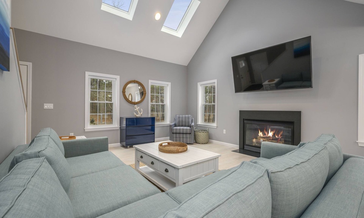 Eastham House | 2021 CONSTRUCTION 3BR 3BA. Close to Bike Trail & Beaches. Central AC, Firepit.