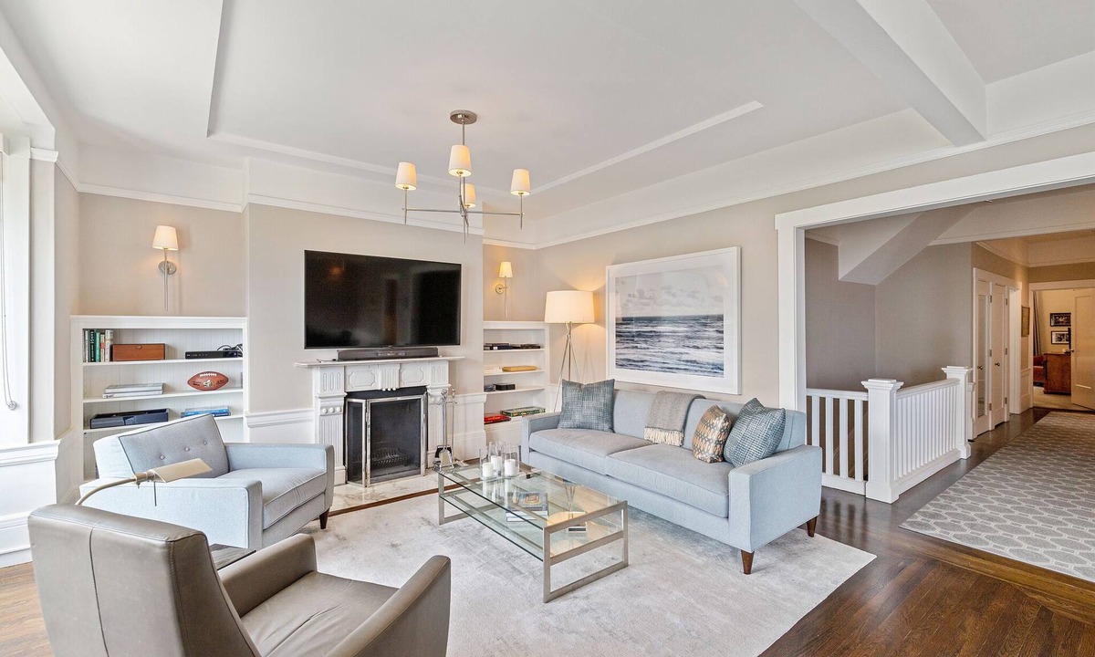 Russian Hill Apartment | 2026 New Listing! Gorgeous Russian Hill 2BR Flat with Bay Views.