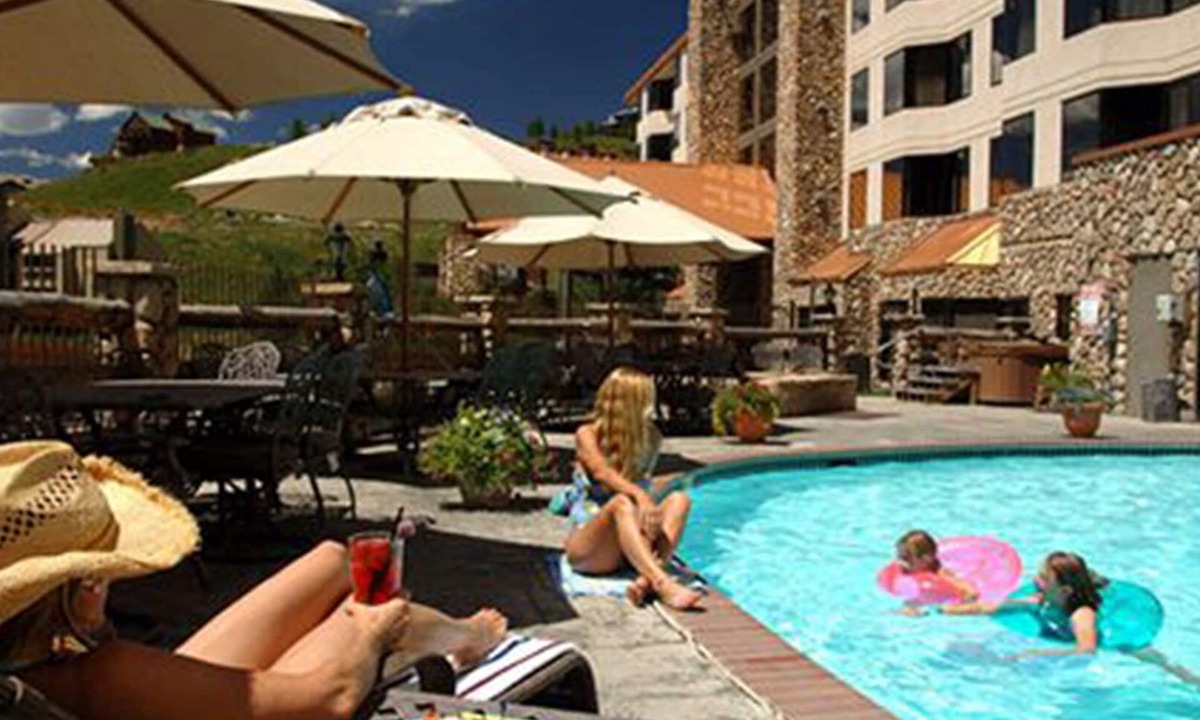 Mount Crested Butte Condo | 205 Base area slope side views Mt. Crested Butte. Pet friendly