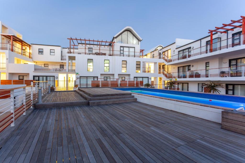 Big Bay Apartment | 209 Azure