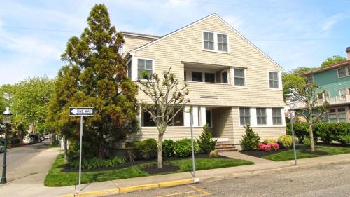 Cape May House | 209 Congress Street