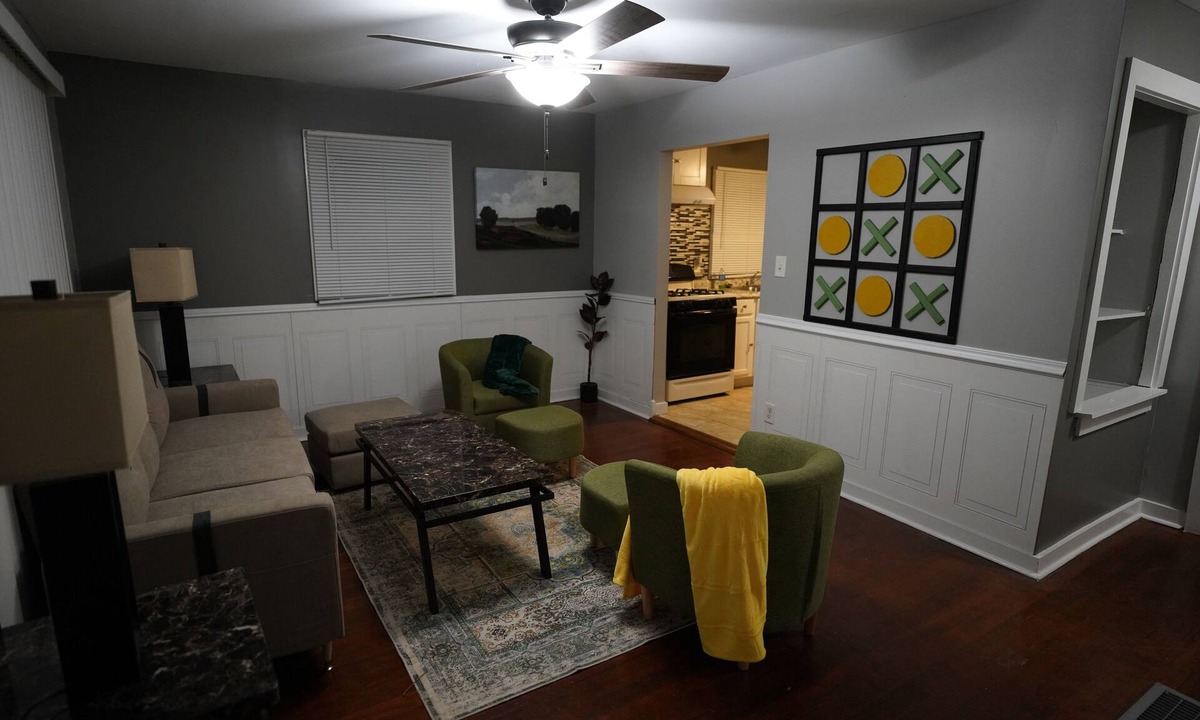 Gary House | 20mins from beach, 10guests/WIFI/1.2 baths/ping pong/pool table/treadmill