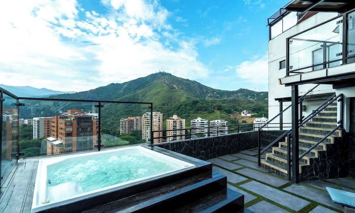 Cali Apartment | ✨ 20th-Floor Luxury Penthouse | Santa Teresita | Jacuzzi Sauna Pool