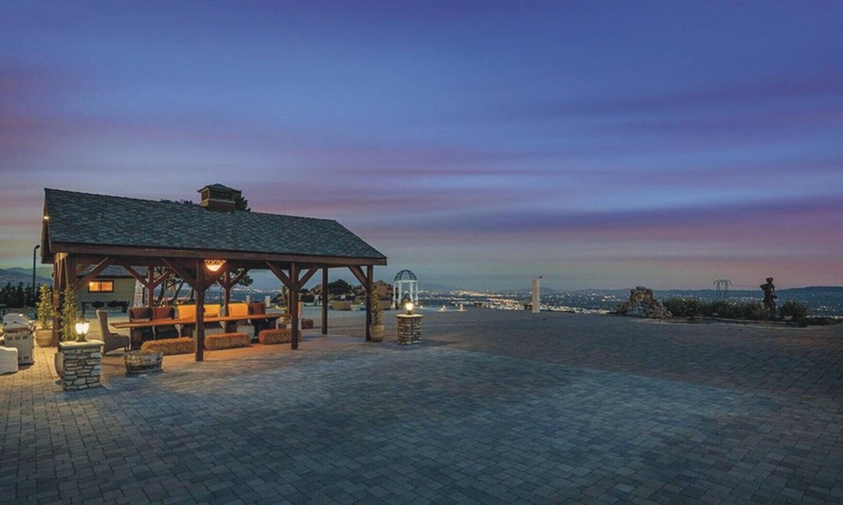 Chatsworth House | 21+ Acre Private Retreat with Breathtaking Views of Los Angeles
