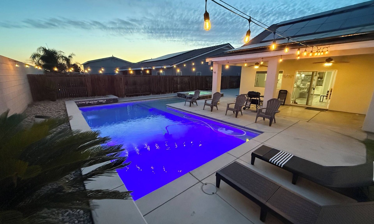 Pumpkin Center House | 21 Beds Pool Spacious 5BR Home for Big Groups, Teams, or Crews