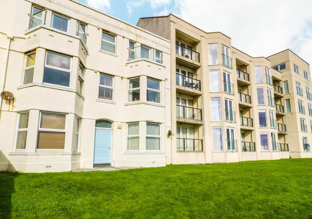 Rhyd-y-clafdy Apartment | 21 West End Point