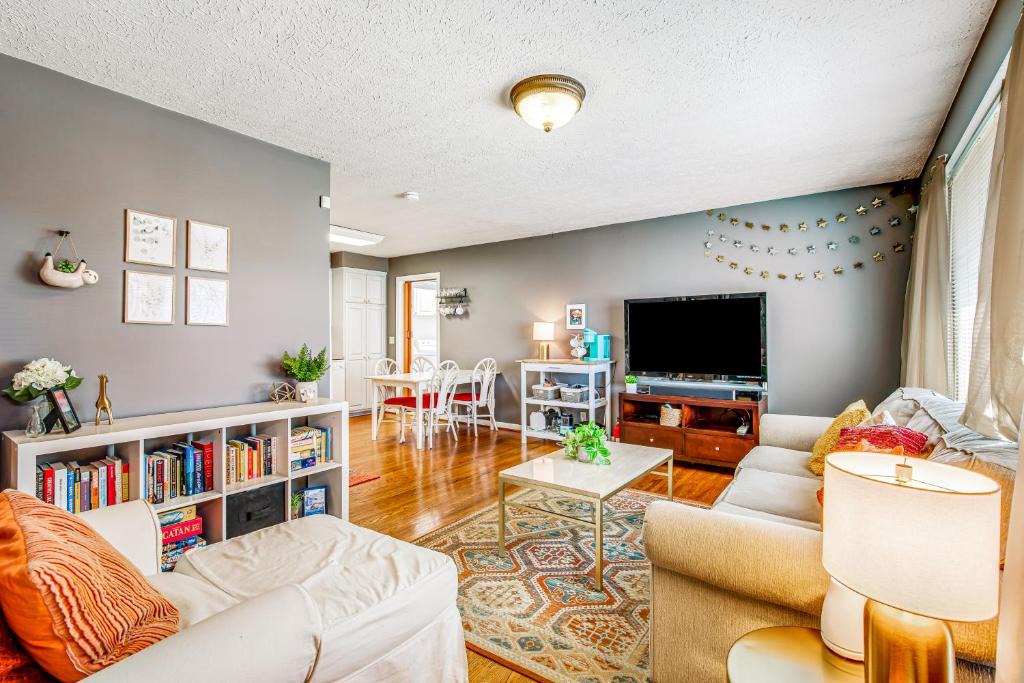 Elm Hill Acres House | 2108 Crystal Drive