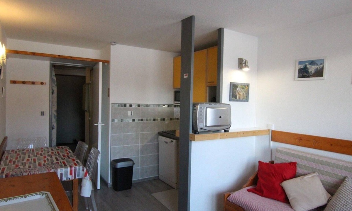 Bergers Hotel | 210m from shops, Ground floor, balcony, tv, ski locker, 25m², Alpe d'Huez