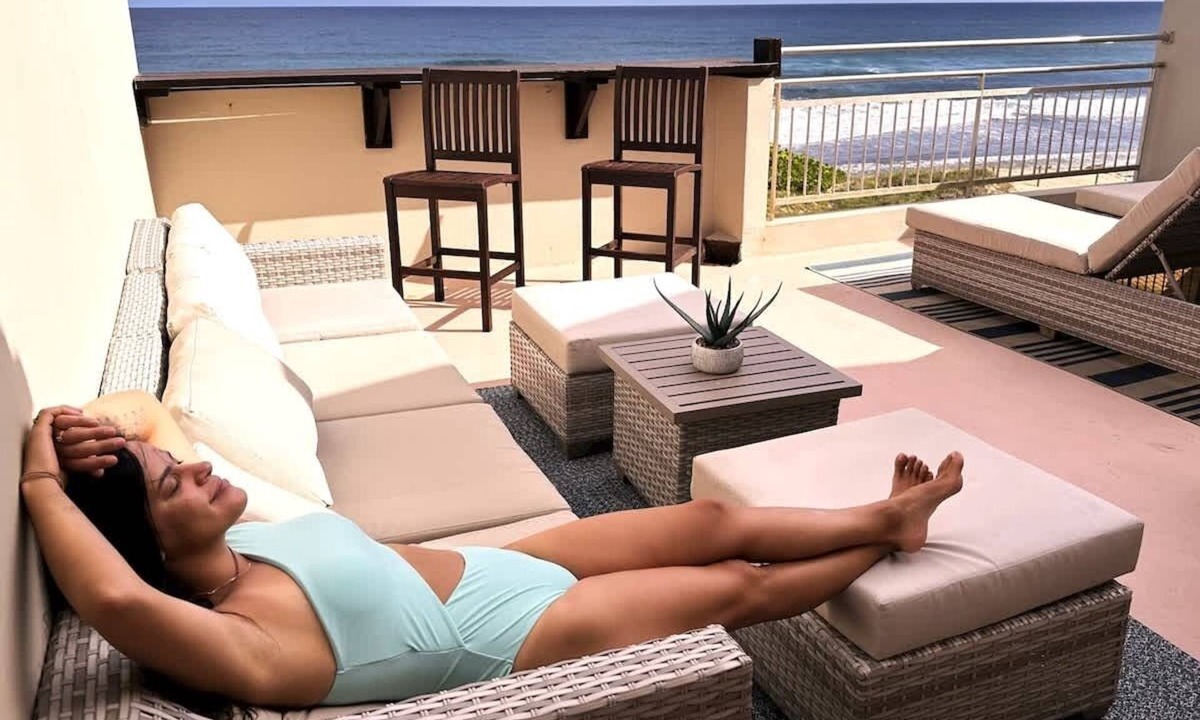 Bajura Condo | #22 Breezy Beachfront Penthouse - rooftop terrace