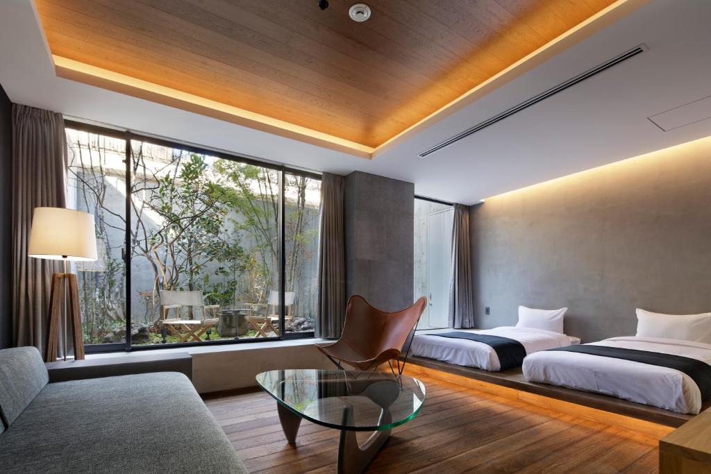 Minami Hotel | 22 PIECES
