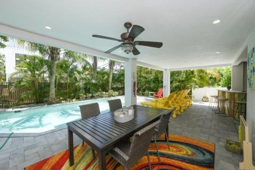 Bradenton Beach House | 2201 AVE C home