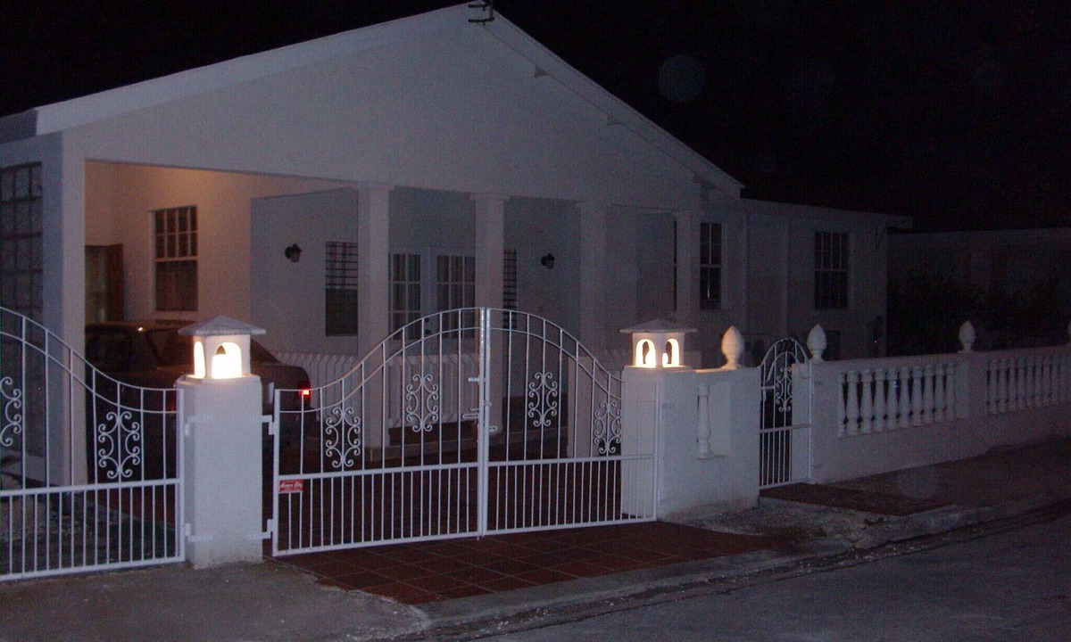 Douglas House | 222 COMFY HOUSE - FAMILY FRIENDLY