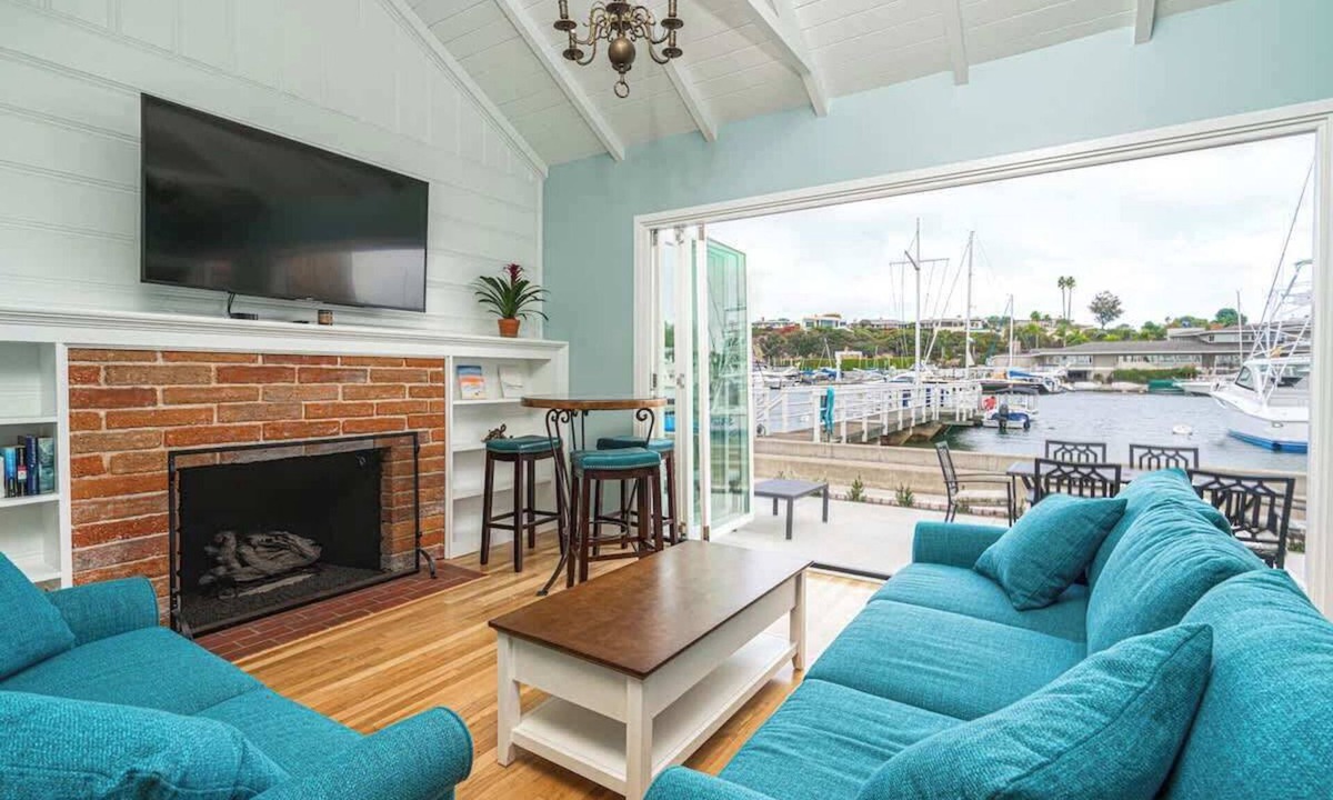 Newport Beach House | 223 E. Bayfront | Newly Remodeled Balboa Island Bayfront
