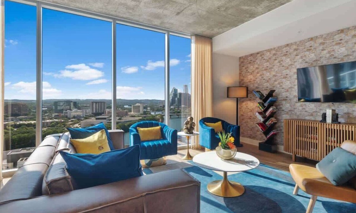 Rainey Street Historic District Condo | 22nd-Floor Condo | Rooftop Pool, Gym, Rainey