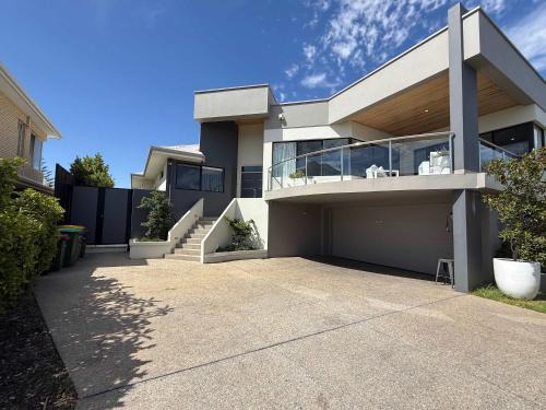 Ocean Reef House | 23 Coastline 3-Level Luxe Home Theatre &Pool House
