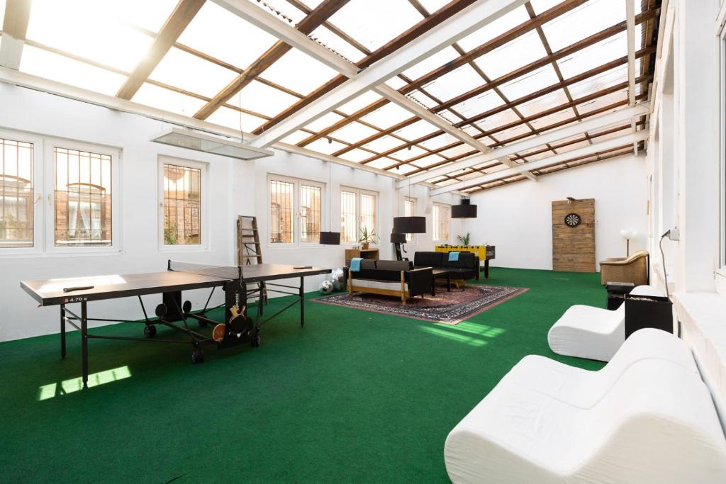Krampfervorstadt Apartment | 230 m2 Loft mit eigenem Wintergarten mit Tischtennis & Dart, kostenloser Parkplatz