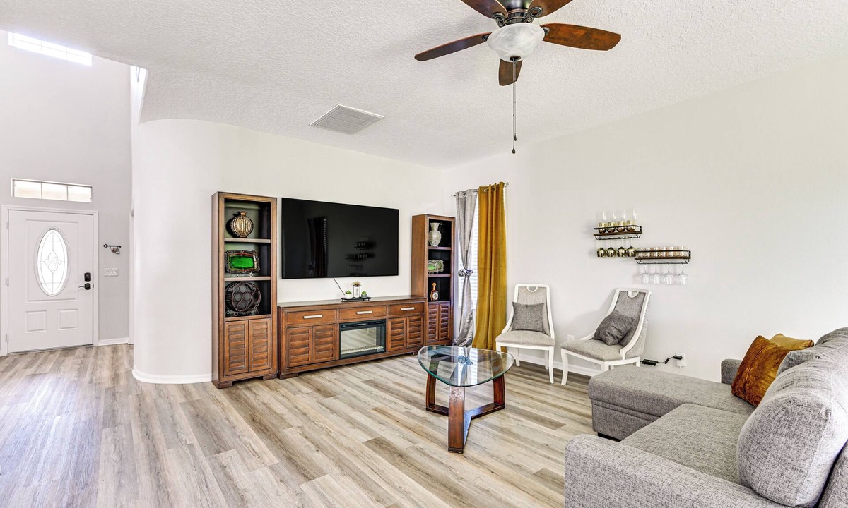 Land O' Lakes House | 25 Mi to Tampa: Family Home w/Large Yard!