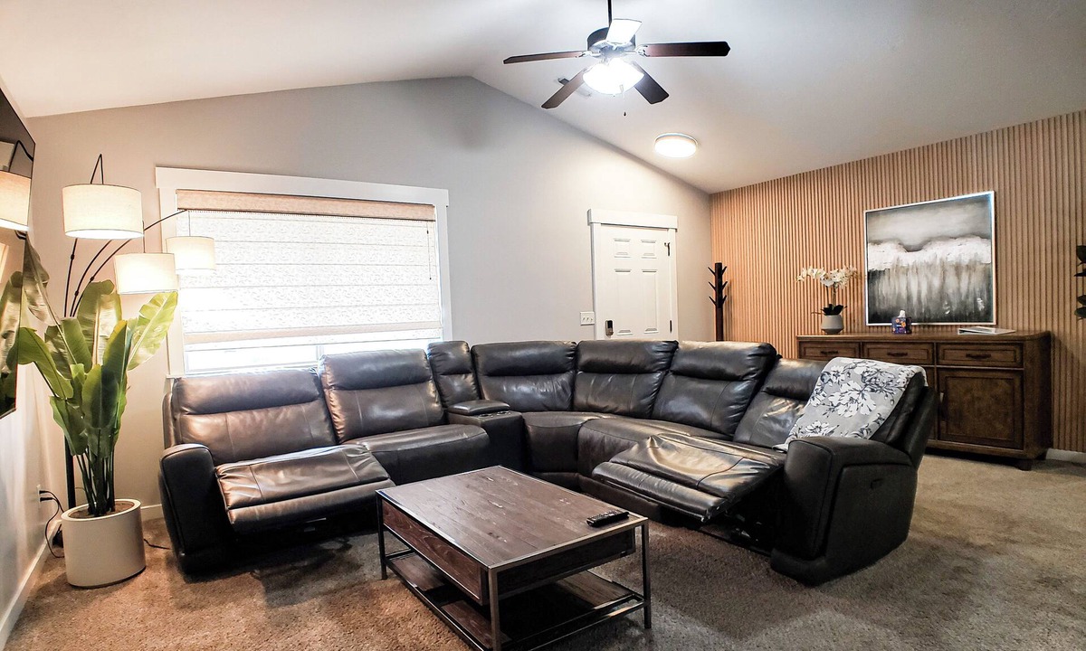 Ogden House | 25 Min to Skiing+Private Home+Hot Tub+Fenced Yard+Gazebo+BBQ+Views+2 Car Garage!