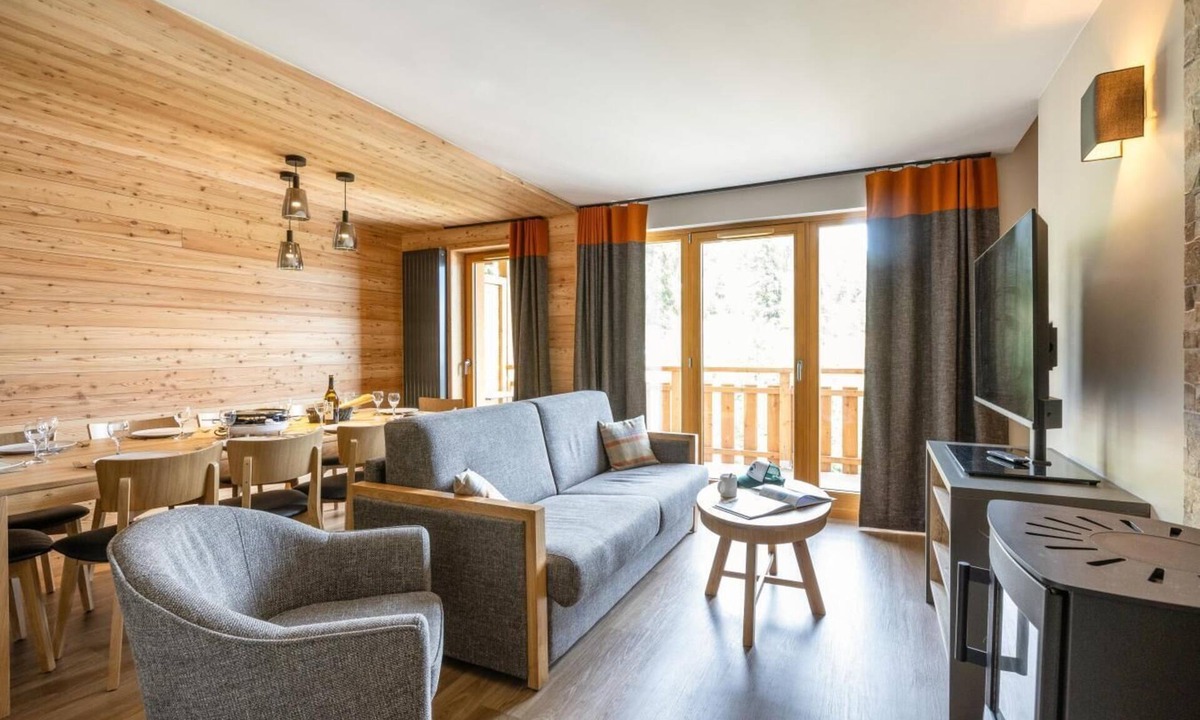 Risoul Apartment | 250m from shops, swimming pool, sauna, hammam, balcony, ski locker, 82-92m², Risoul