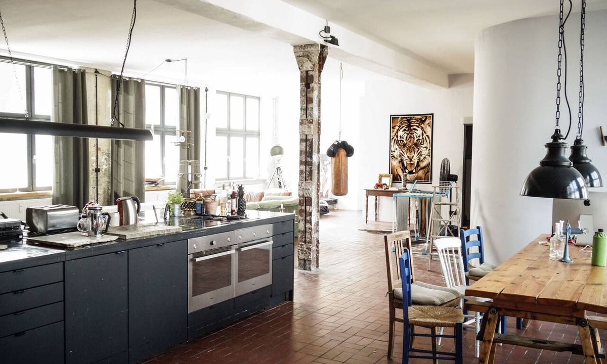 Neukoelln Apartment | 250SQM STORAGE LOFT APARTMENT SONNENALLEE Industrial Style