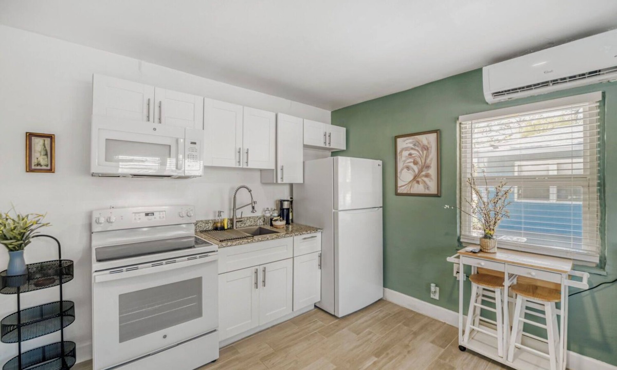 Tropic Apartment | 2528 Renovated Studio Near The Beach