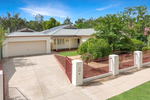 Echuca House | 26 Dickson St - character home in the heart of Echuca