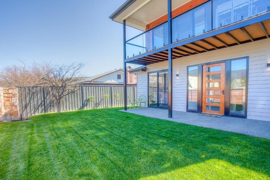 Bright Apartment | 27 On Mountbatten