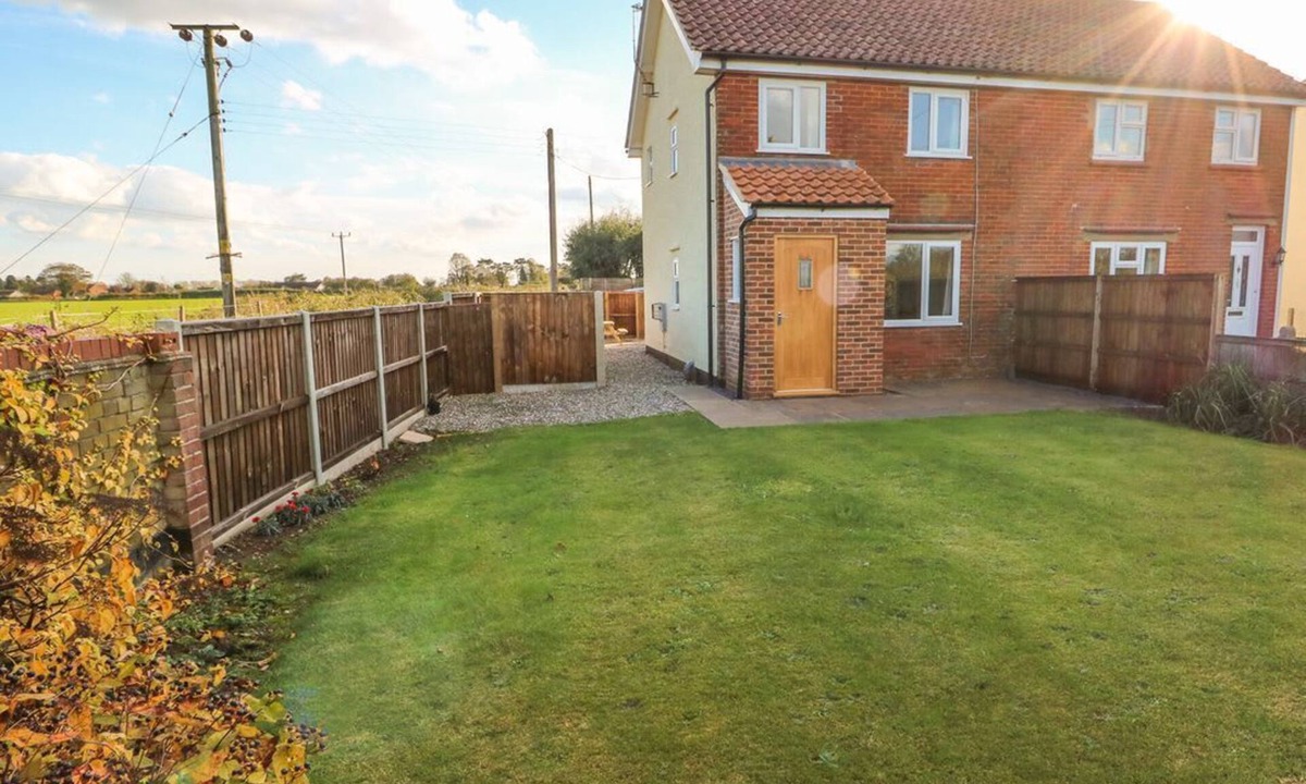 Irstead House | 27 Whitegates with Countryside Views