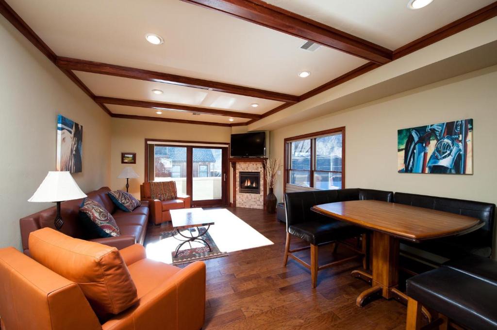 Historic Downtown Durango House | 270 E College Drive Unit 206