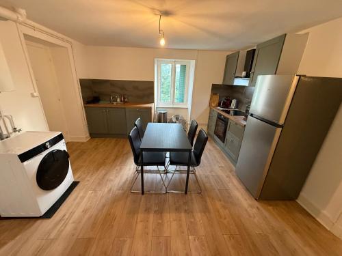 Noiretable Apartment | 28 CHIC & COSY NOIRETABLE F4 80m2 WIFI SMART TV NETFLIX