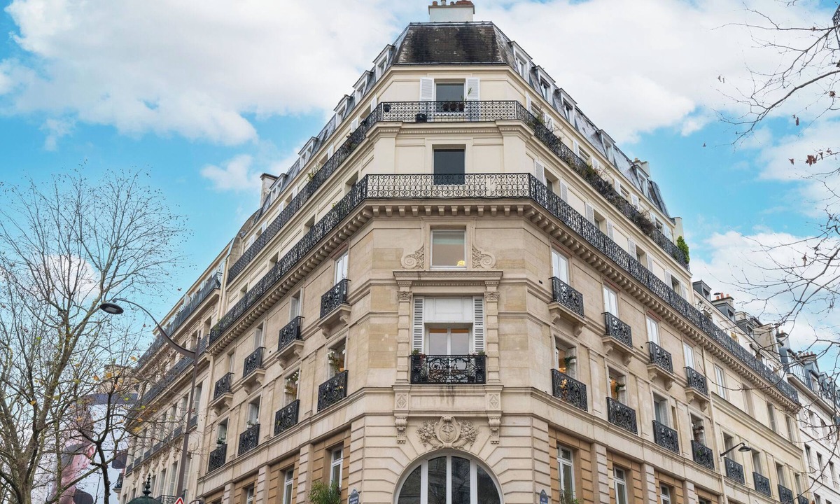 6th Arrondissement Apartment | 280m2luxury Floatingabove Paris’s most storied brasseries-Deux Magots,Café Flore