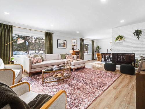 Orange House | 28649 Jackson Rd, Orange, OH 44022