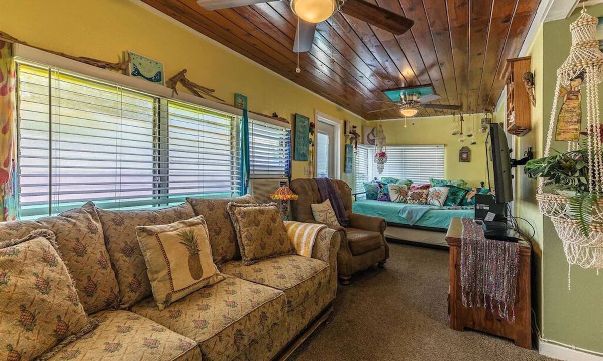 Bacliff House | 2B/1B sleeps 7 on shared waterfront property - 270' pier, hot tub & amenities