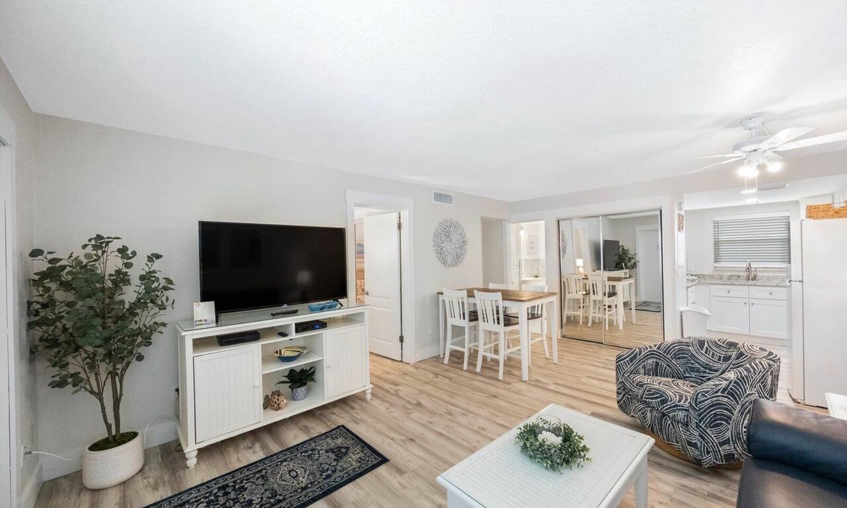 Madeira Beach Condo | 2b 2b Ground Floor Poolside - Surf Song #120