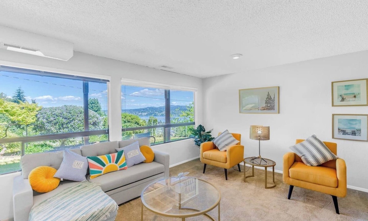 Bryn Mawr-Skyway House | 2b1b Lakeview Lower Unit Close to Sea-Tac Airport