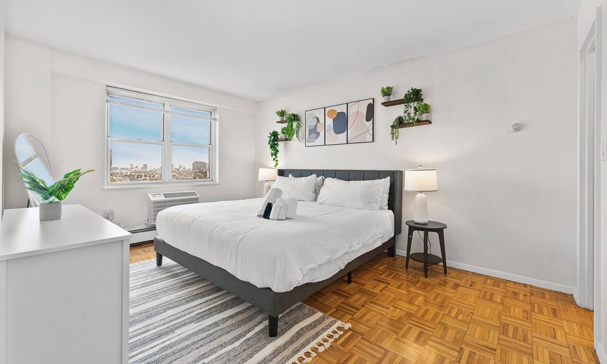 North Brookline Apartment | 2bd/1.5ba Next to BU yolt