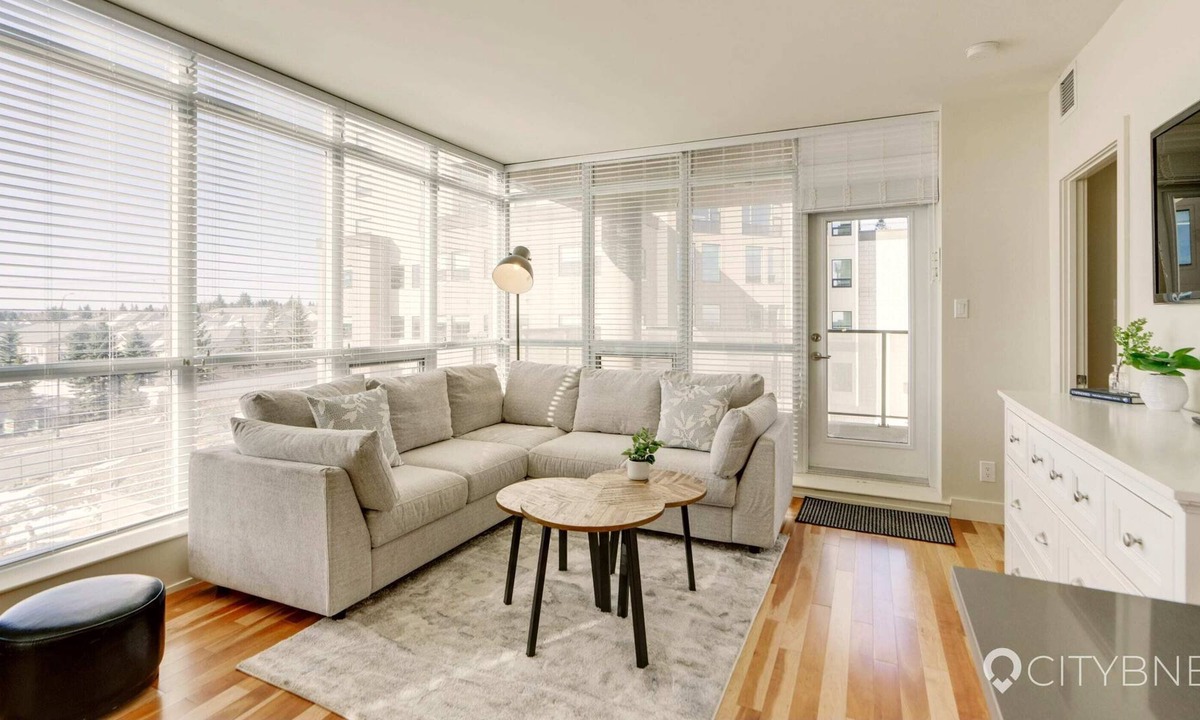 Southwest Calgary Condo | 2bd.2bth. 300Mbs. Underground parking. 1000sq ft.